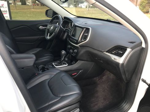 Used 2016 Jeep Cherokee Trailhawk w/ Comfort/Convenience Group image 2