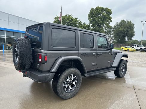 Used 2023 Jeep Wrangler Unlimited Rubicon w/ Cold Weather Group AWD/4WD image 5