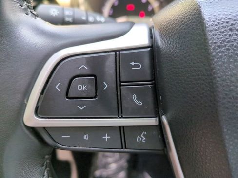 Used 2023 Toyota Highlander XLE FWD image 24
