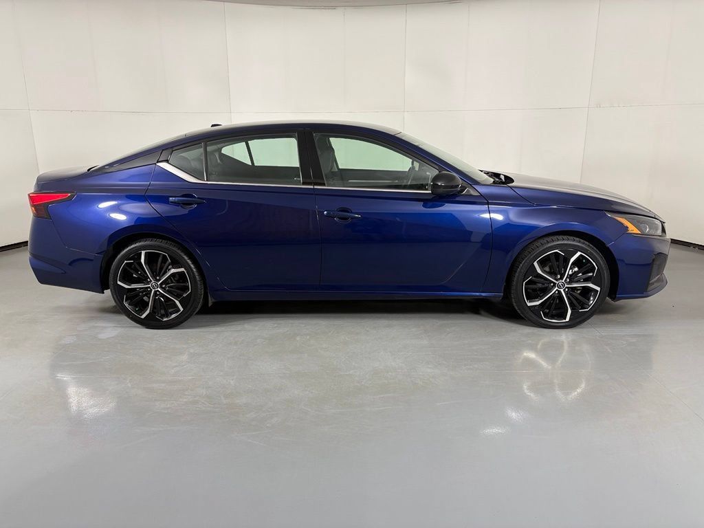 Used 2024 Nissan Altima 2.5 SR FWD image 9