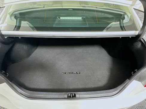 Used 2018 Toyota Camry XLE image 28