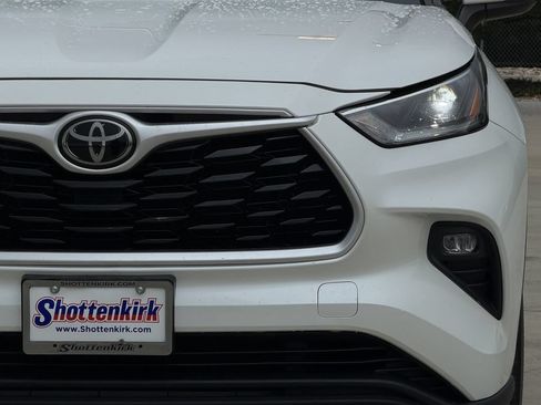 Used 2021 Toyota Highlander XLE AWD/4WD image 8