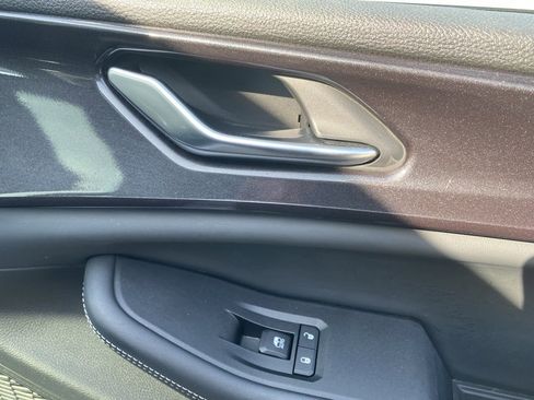 Used 2023 Jeep Grand Cherokee L Laredo image 12