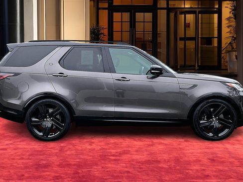 Used 2024 Land Rover Discovery Metropolitan Edition image 13