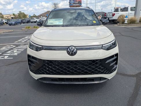 New 2026 Volkswagen Tiguan SE R-Line FWD image 10