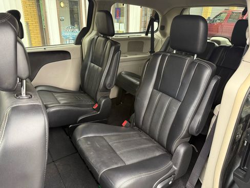 Used 2011 Chrysler Town & Country Touring-L w/ Entertainment Group #2 image 14