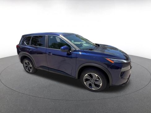 Used 2025 Nissan Rogue SV FWD image 2