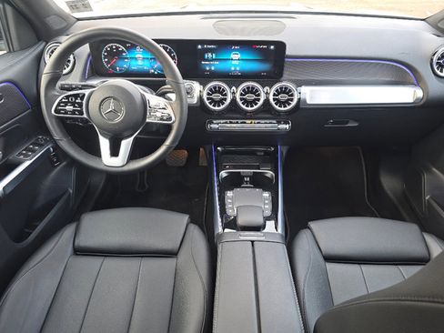 Used 2022 Mercedes-Benz GLB 250 w/ Premium Package Lite image 2