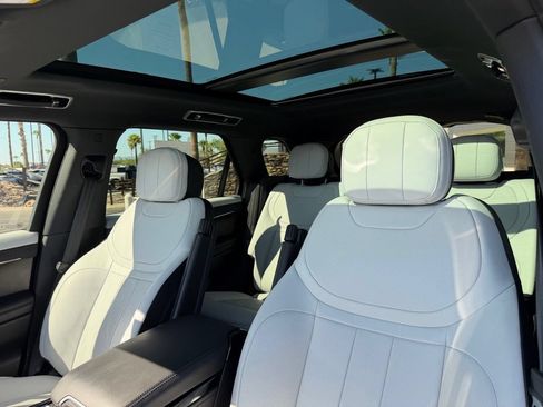 Used 2025 Land Rover Range Rover Sport Dynamic SE AWD/4WD image 6