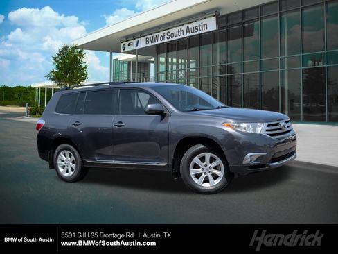 Used 2013 Toyota Highlander Plus FWD image 1