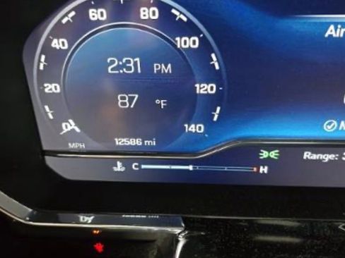 Used 2025 Chevrolet Silverado 3500 LT w/ Convenience Package image 4