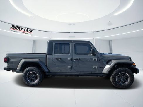 Used 2021 Jeep Gladiator Sport image 2