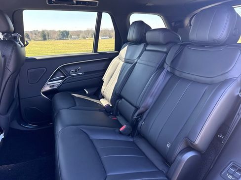 New 2026 Land Rover Range Rover Long Wheelbase SE AWD/4WD image 13