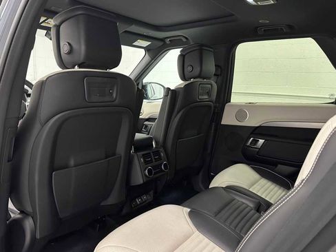 Used 2024 Land Rover Discovery Dynamic SE image 14