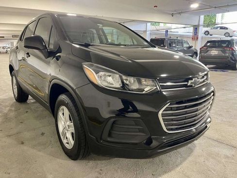 Used 2022 Chevrolet Trax LS w/ Tint and Cruise Package image 5