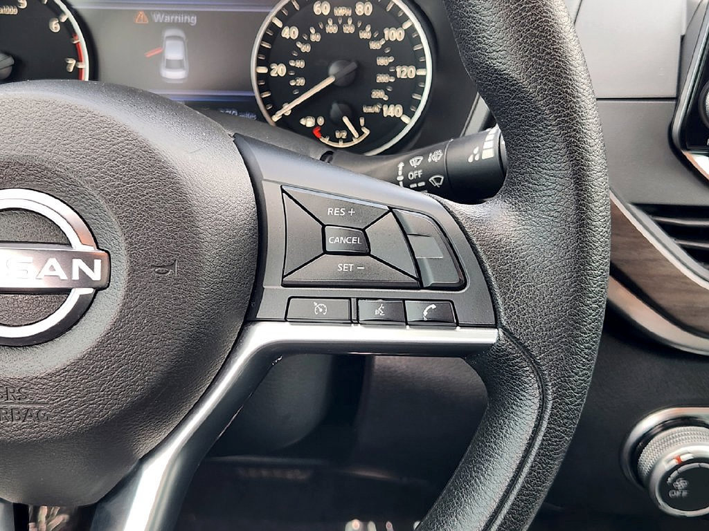Used 2025 Nissan Altima 2.5 SV FWD image 28