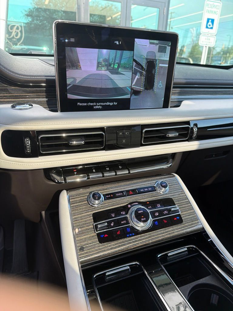 Used 2024 Lincoln Aviator Black Label w/ Jet Package AWD/4WD image 8