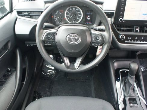 Used 2022 Toyota Corolla LE image 5