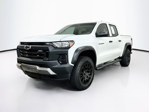 Used 2025 Chevrolet Colorado Trail Boss w/ LPO, Tailgate Decal Package AWD/4WD image 3
