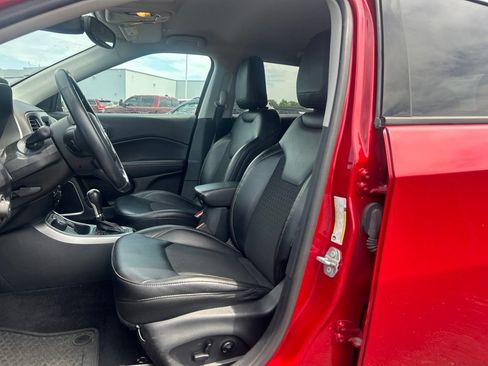 Used 2018 Jeep Compass Latitude w/ Popular Equipment Group AWD/4WD image 4