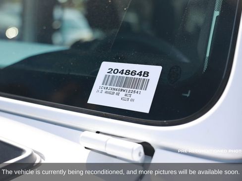 Used 2024 Jeep Wrangler Unlimited AWD/4WD image 19
