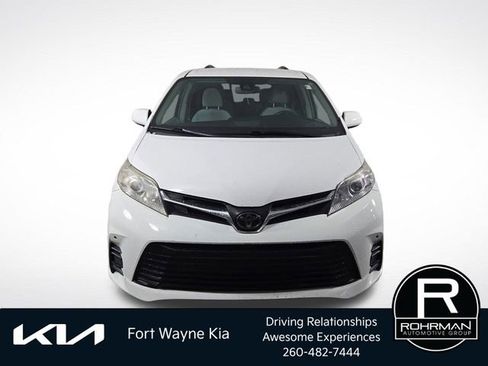 Used 2018 Toyota Sienna LE FWD image 3