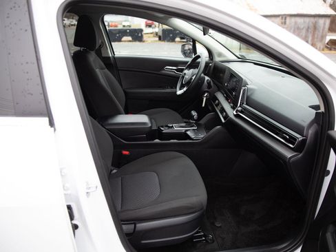 Used 2025 Kia Sportage LX image 23