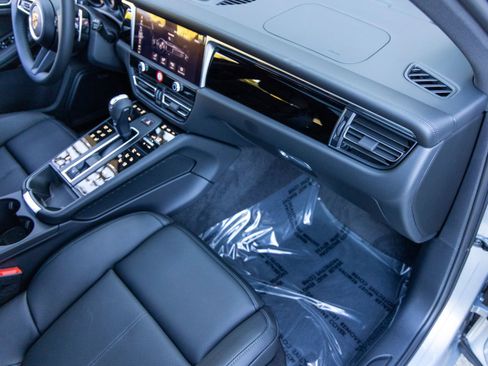 New 2026 Porsche Macan image 58