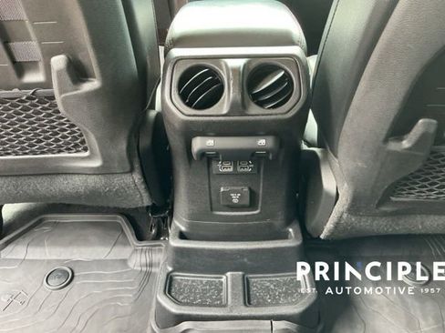 Used 2019 Jeep Wrangler Unlimited Rubicon image 29