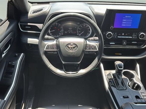 Used 2024 Toyota Highlander XSE FWD image 15