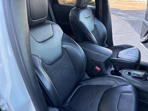 Used 2022 Jeep Cherokee Latitude w/ Sun & Sound Group image 39