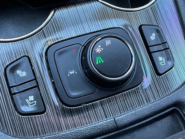 Used 2021 GMC Acadia SLT w/ Elevation Edition FWD image 27