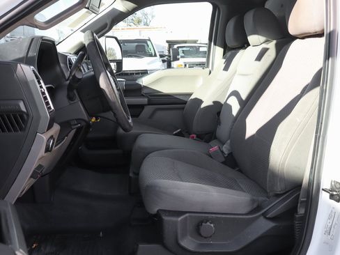 Used 2017 Ford F550 2WD Regular Cab Super Duty image 25