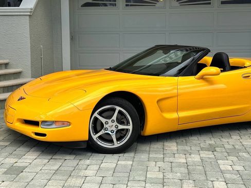 Used 2004 Chevrolet Corvette Convertible w/ Preferred Equipment Group RWD image 3