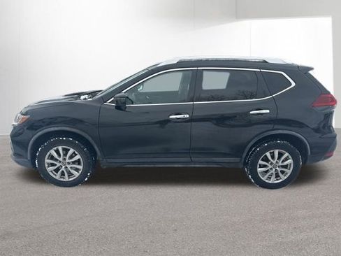 Used 2018 Nissan Rogue SV image 2