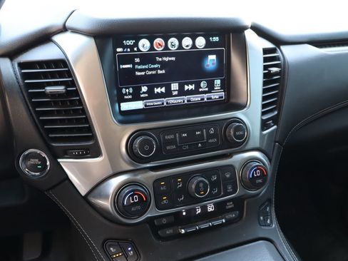 Used 2019 Chevrolet Suburban Premier AWD/4WD image 8