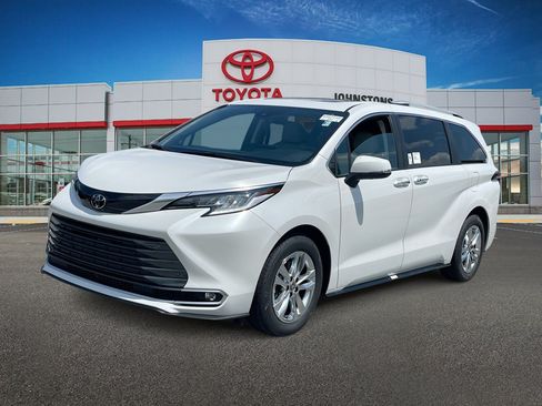 Used 2026 Toyota Sienna Limited FWD image 1