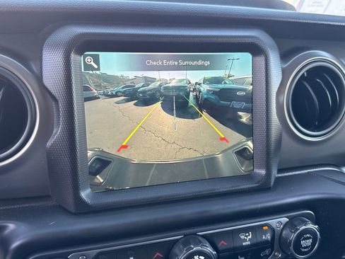 Used 2022 Jeep Gladiator Sport image 29