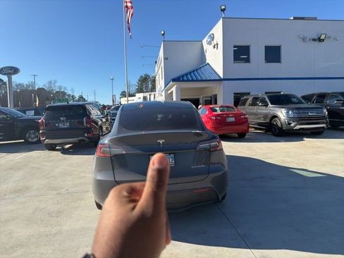 Used 2020 Tesla Model Y Long Range image 8