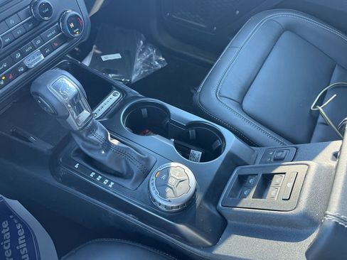 New 2025 Ford Bronco Outer Banks w/ Black Appearance Package image 18