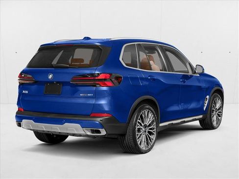 New 2026 BMW X5 M60i w/ Executive Package image 2