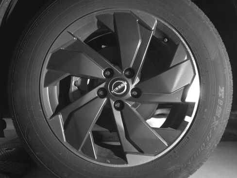 Used 2025 Nissan Rogue SV image 12