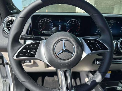 New 2026 Mercedes-Benz GLB 250 image 10