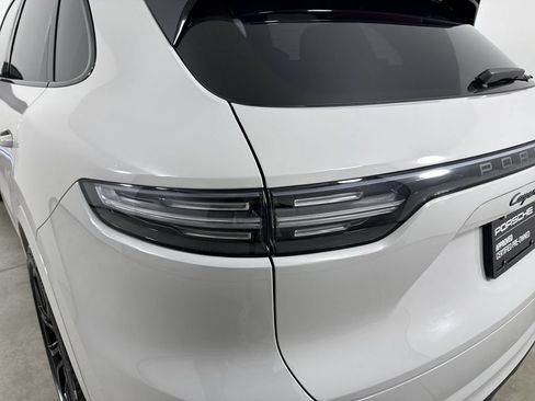 Certified 2023 Porsche Cayenne Turbo AWD/4WD image 17