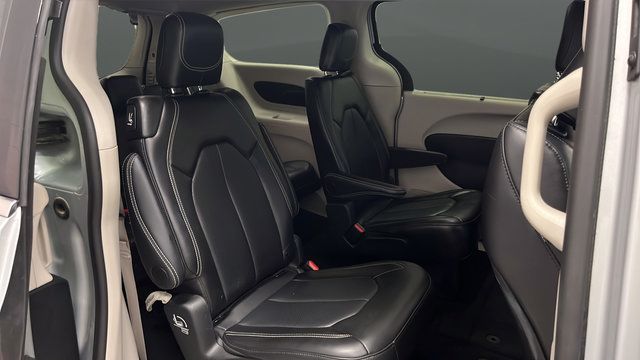 Used 2024 Chrysler Pacifica Touring-L FWD image 25