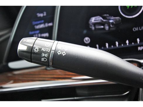 Used 2023 Cadillac Escalade Premium Luxury AWD/4WD image 18