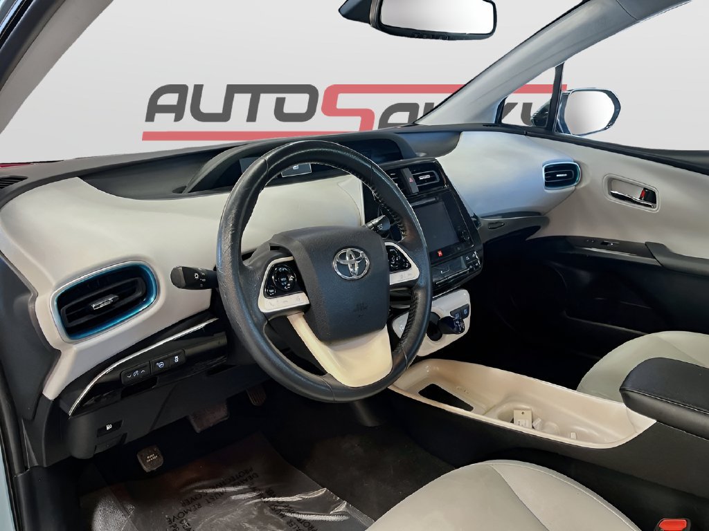 Used 2017 Toyota Prius Four w/ Premium Convenience Package FWD image 9