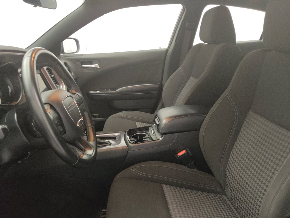 Used 2021 Dodge Charger SXT w/ Blacktop Package RWD image 17