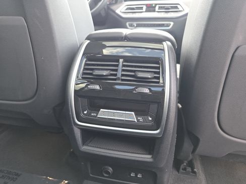 Used 2022 BMW X7 xDrive40i w/ Premium Package AWD/4WD image 28
