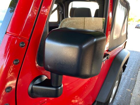 Used 2016 Jeep Wrangler Sport w/ Connectivity Group AWD/4WD image 10